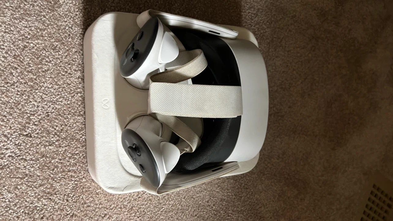 Meta Quest 2 VR Headset (slightly used)