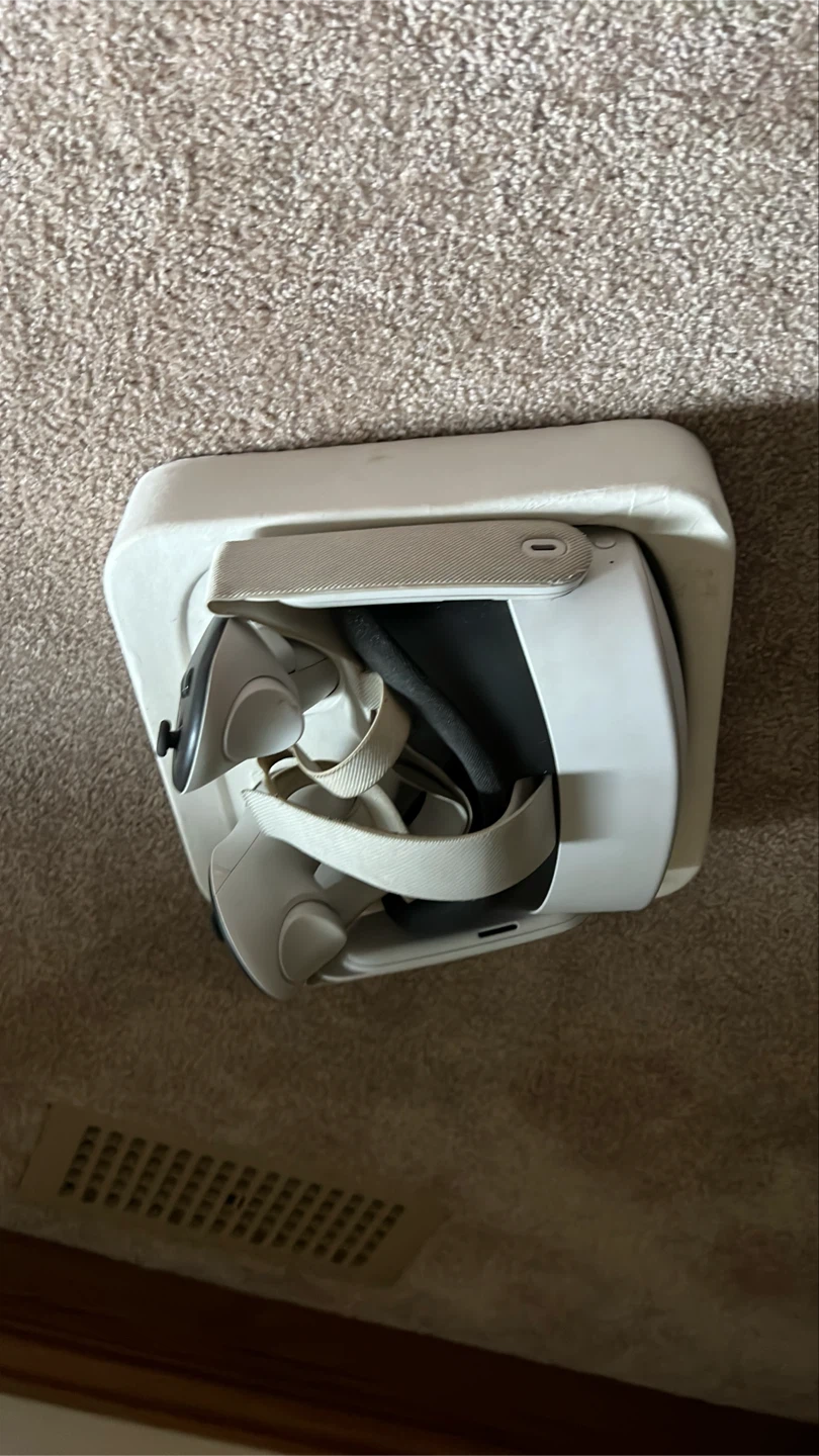 Meta Quest 2 VR Headset (slightly used) - photo 3