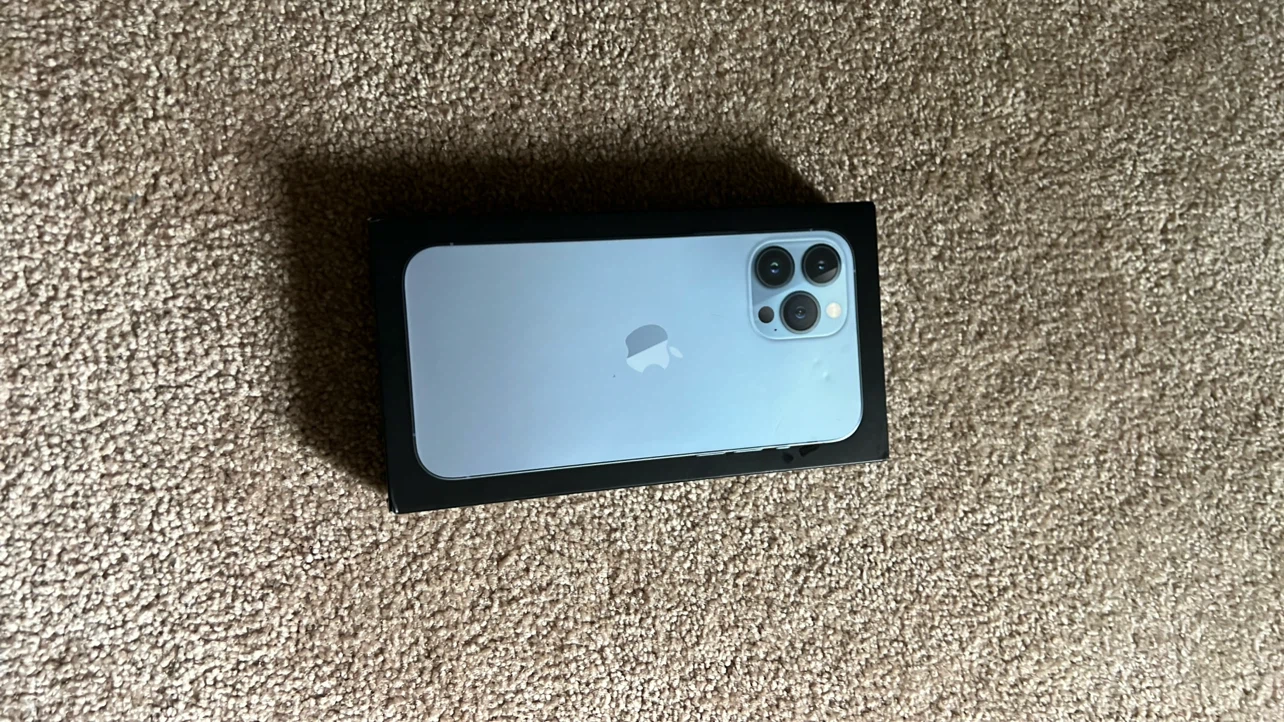 Apple iPhone 13 Pro box