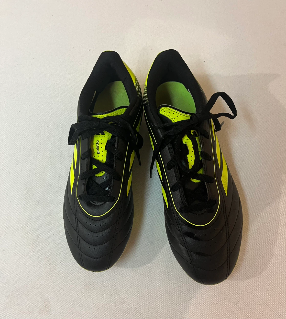 Boys 4 / Adidas Soccer Cleats