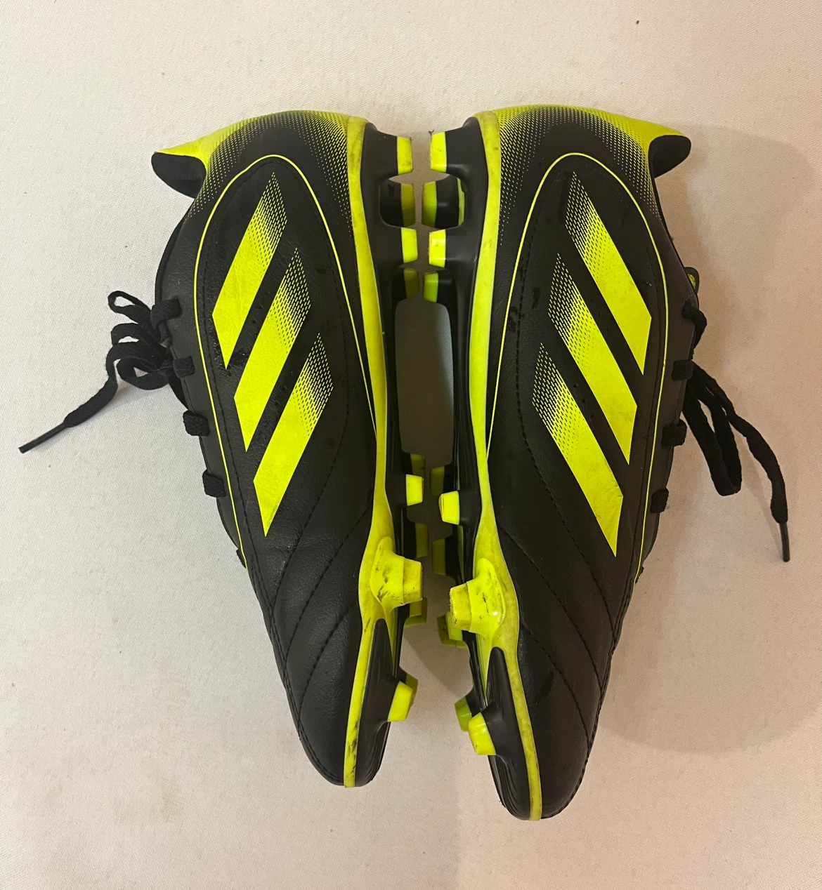 Boys 4 / Adidas Soccer Cleats - photo 2