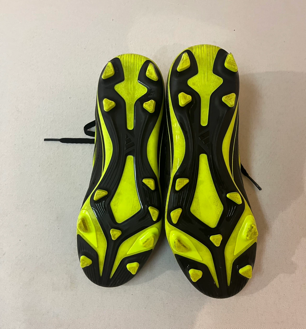 Boys 4 / Adidas Soccer Cleats - photo 3