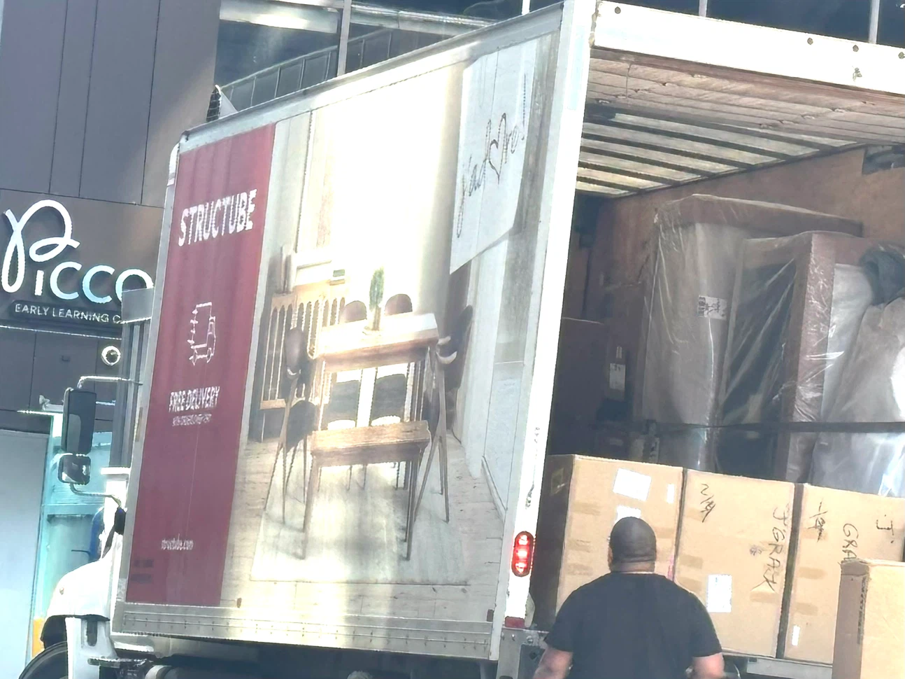 Couch – Grey - Like new - condominium Furniture - Structube Shop - photo 3
