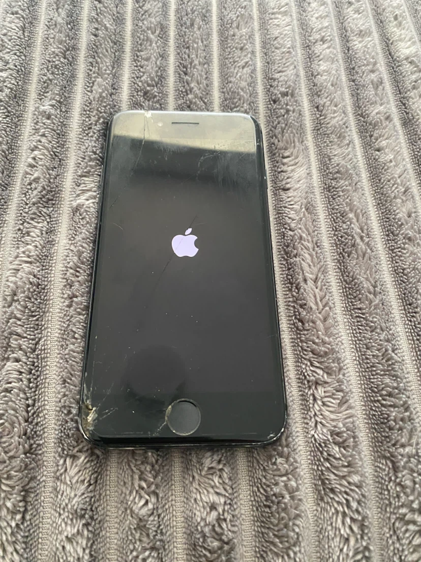 Apple iPhone 7 Stuck on apple logo (parts only)