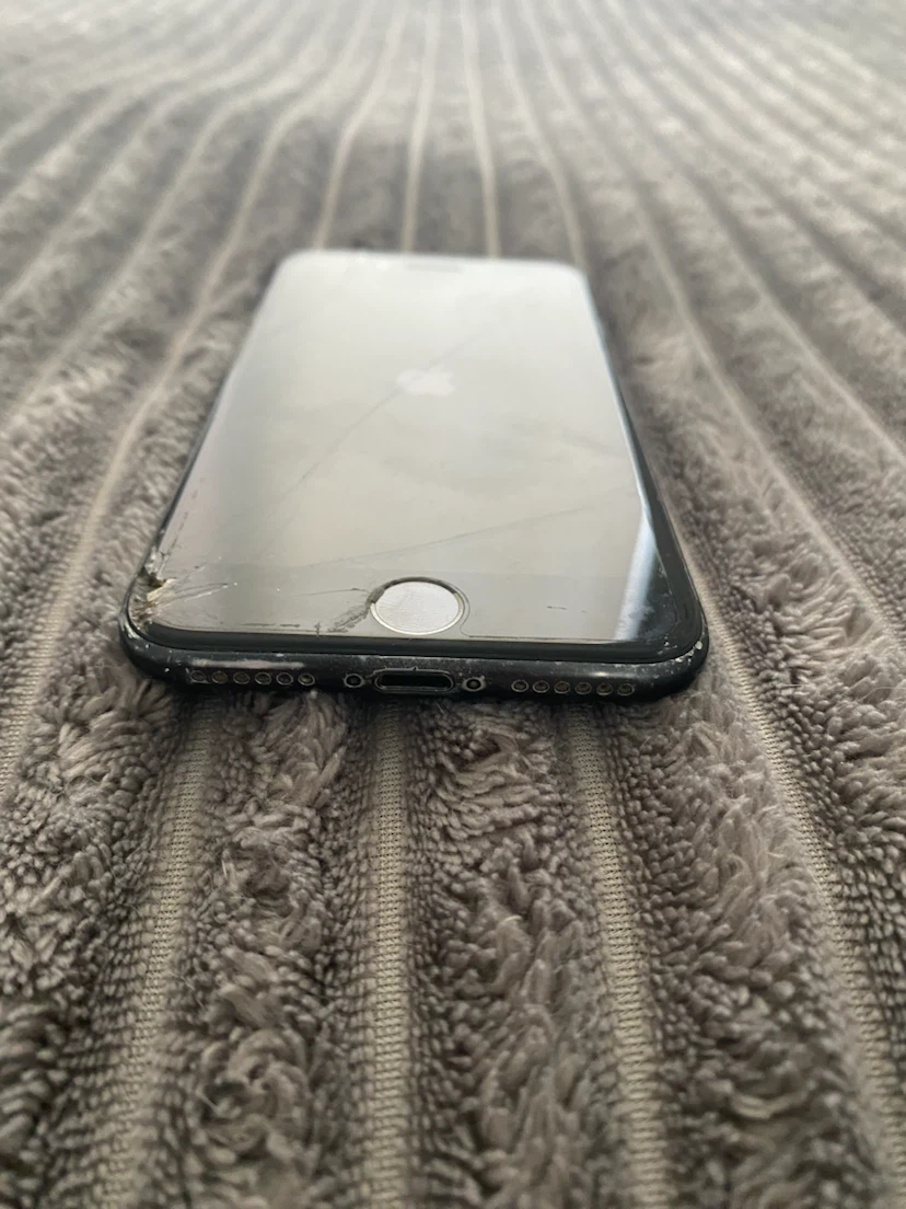 Apple iPhone 7 Stuck on apple logo (parts only) - photo 2