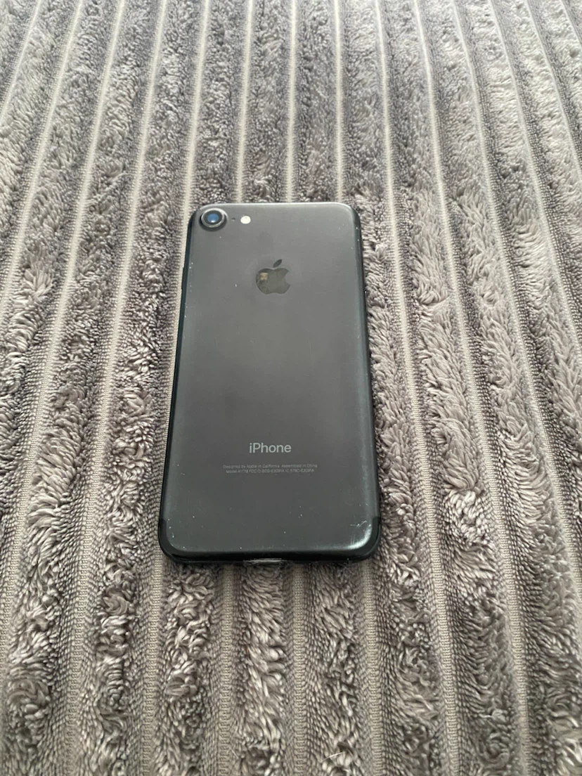 Apple iPhone 7 Stuck on apple logo (parts only) - photo 3