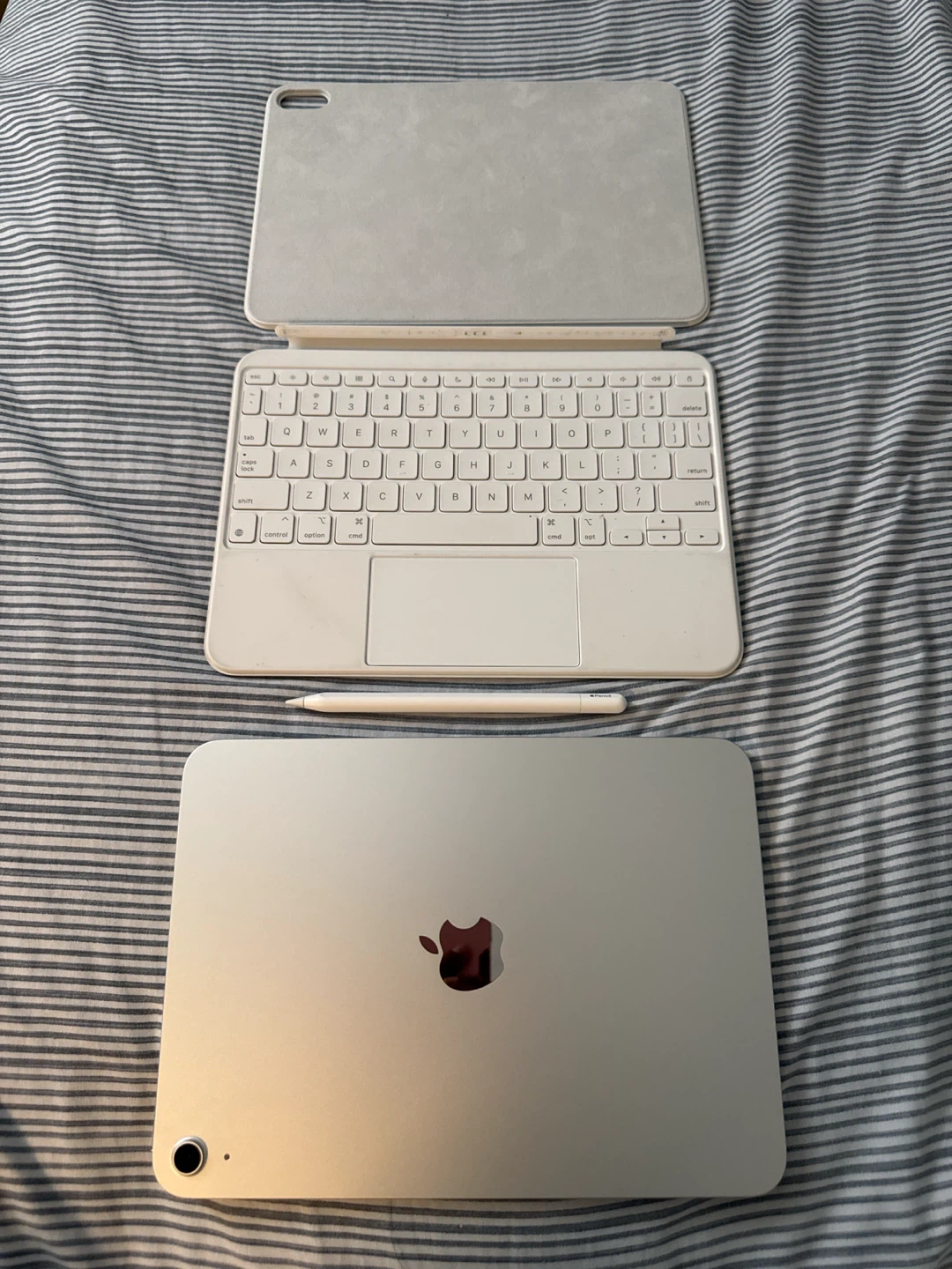 Apple iPad (A16) - photo 3