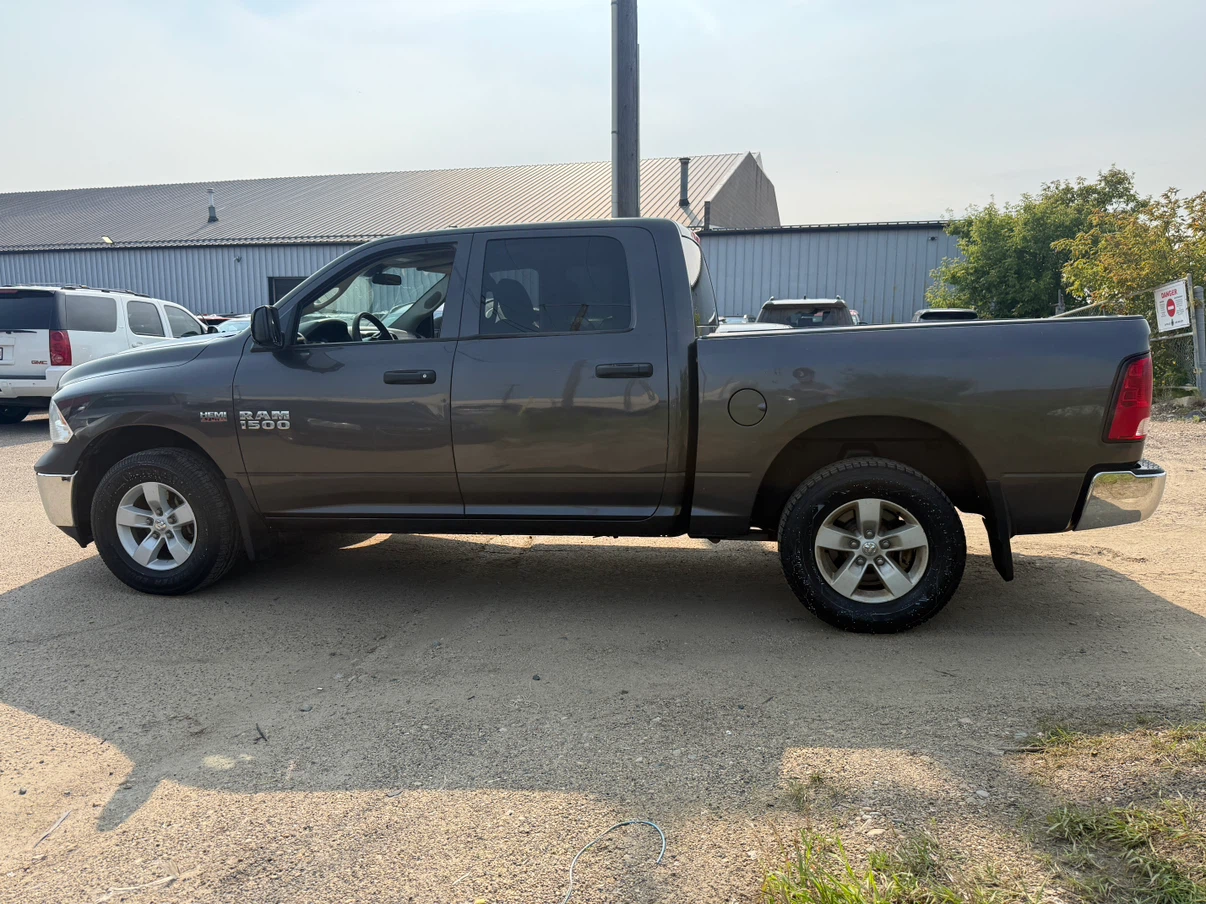 2017 Ram 1500 5.7L HEMI 4x4 - photo 5