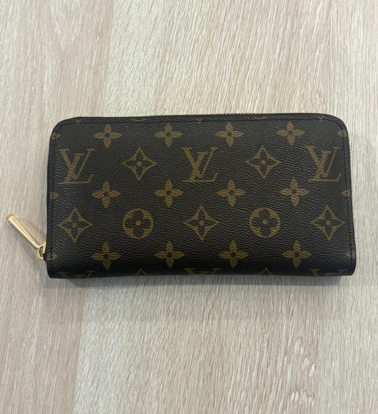 Louis Vuitton Monogram Zippy Wallet