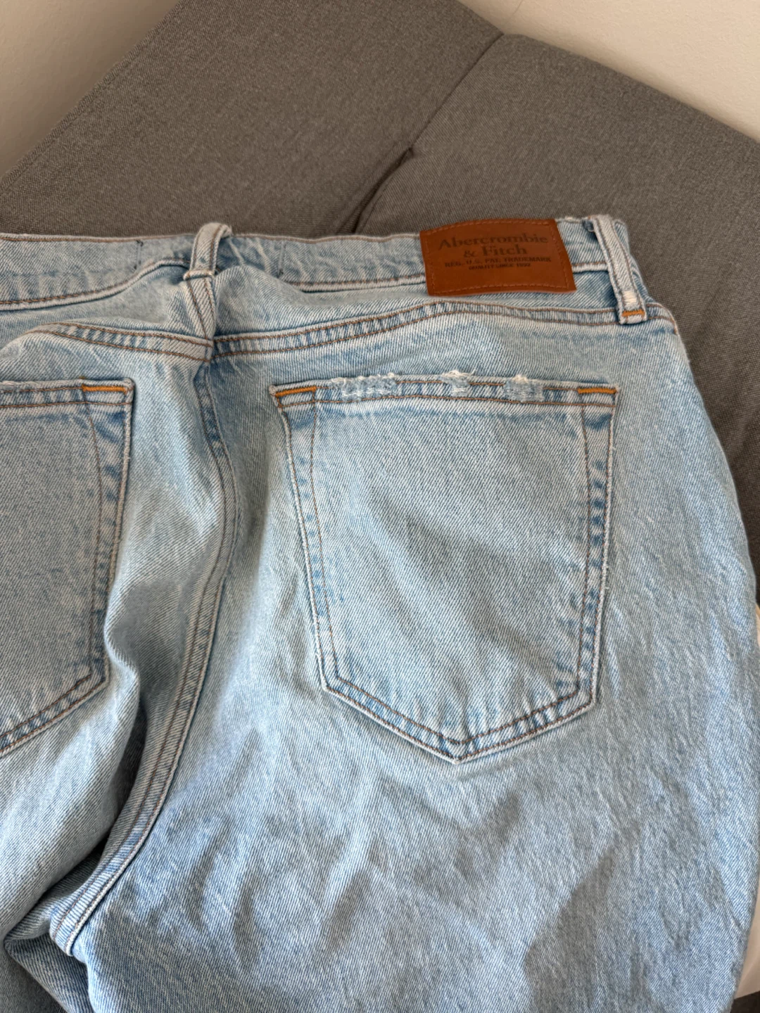 Abercrombie & Fitch Light Wash Jeans baggy - photo 2