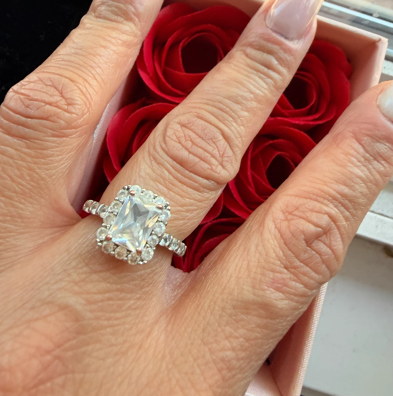 Rhinestone Ring with Faux Roses Gift Box - photo 2