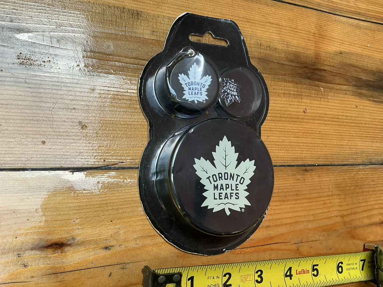 Inglasco Toronto Maple Leafs Keychain & Puck Set