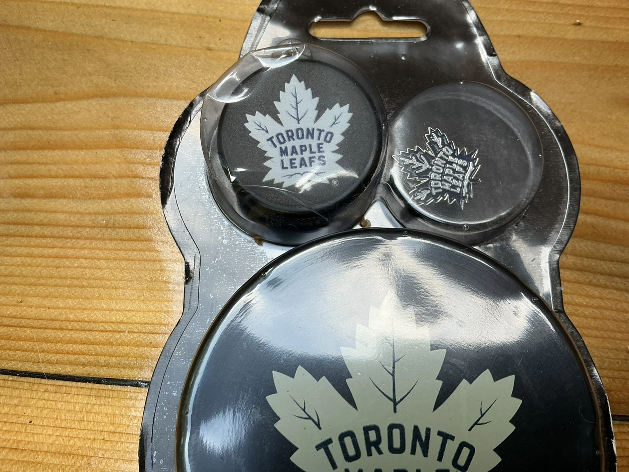 Inglasco Toronto Maple Leafs Keychain & Puck Set - photo 3