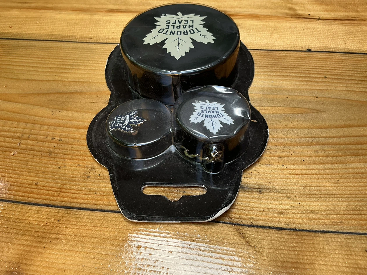 Inglasco Toronto Maple Leafs Keychain & Puck Set - photo 5