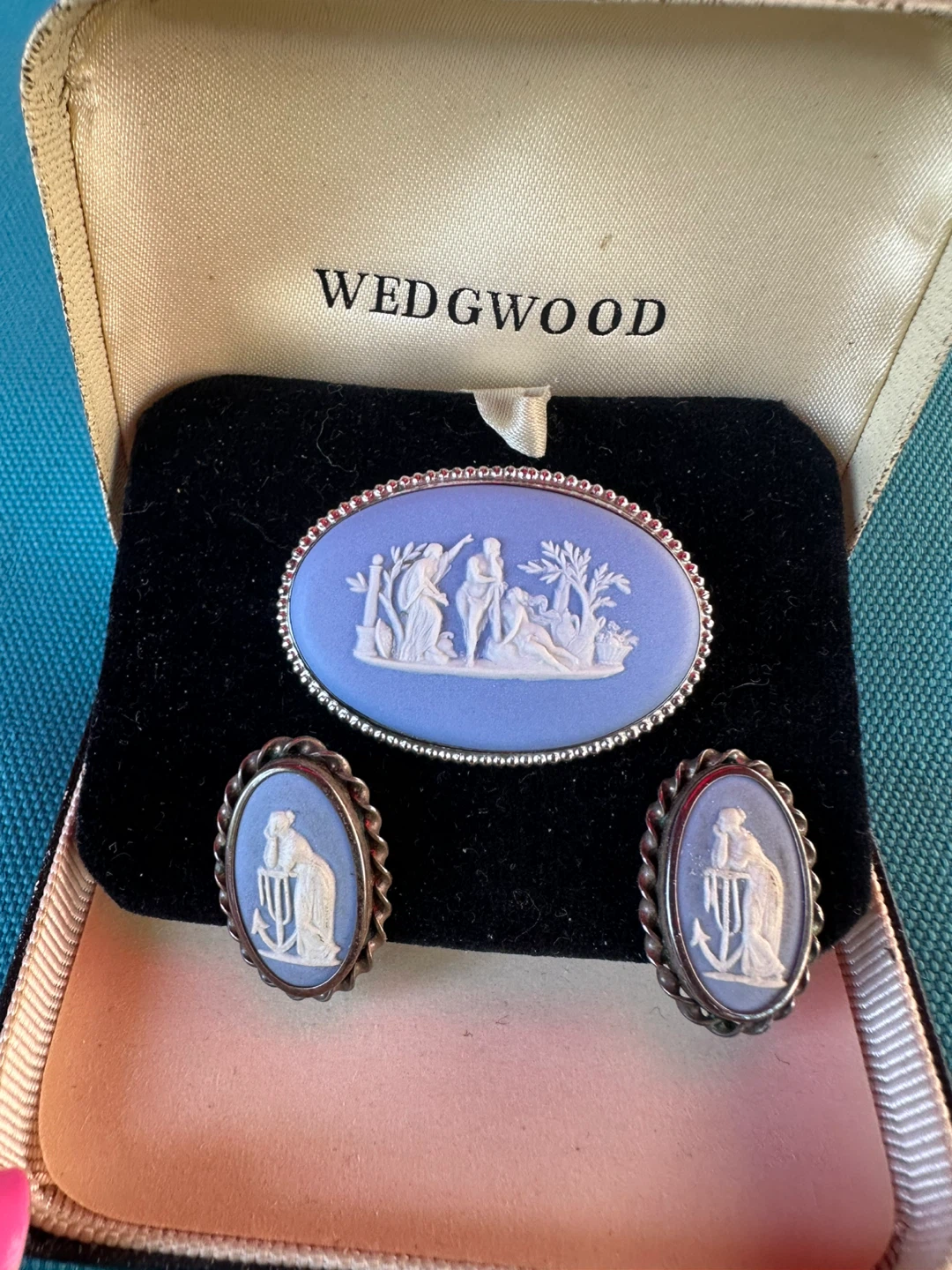 Wedgwood Brooch and Earrings Set - photo 5
