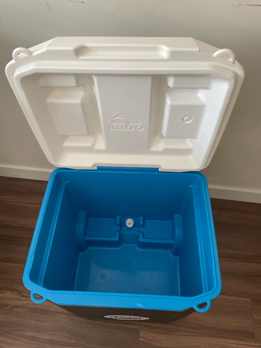 Igloo Cooler with Wheels and Mott's Clamato Logo - photo 3
