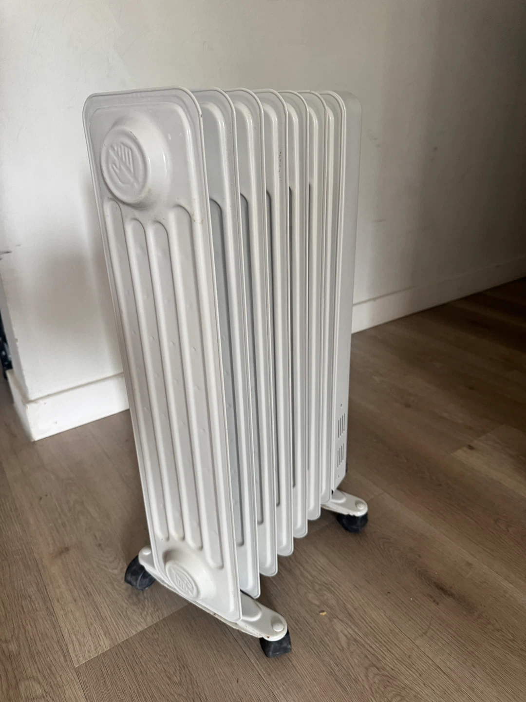 SAI Oil-Filled Radiator Heater with Wheels - photo 4