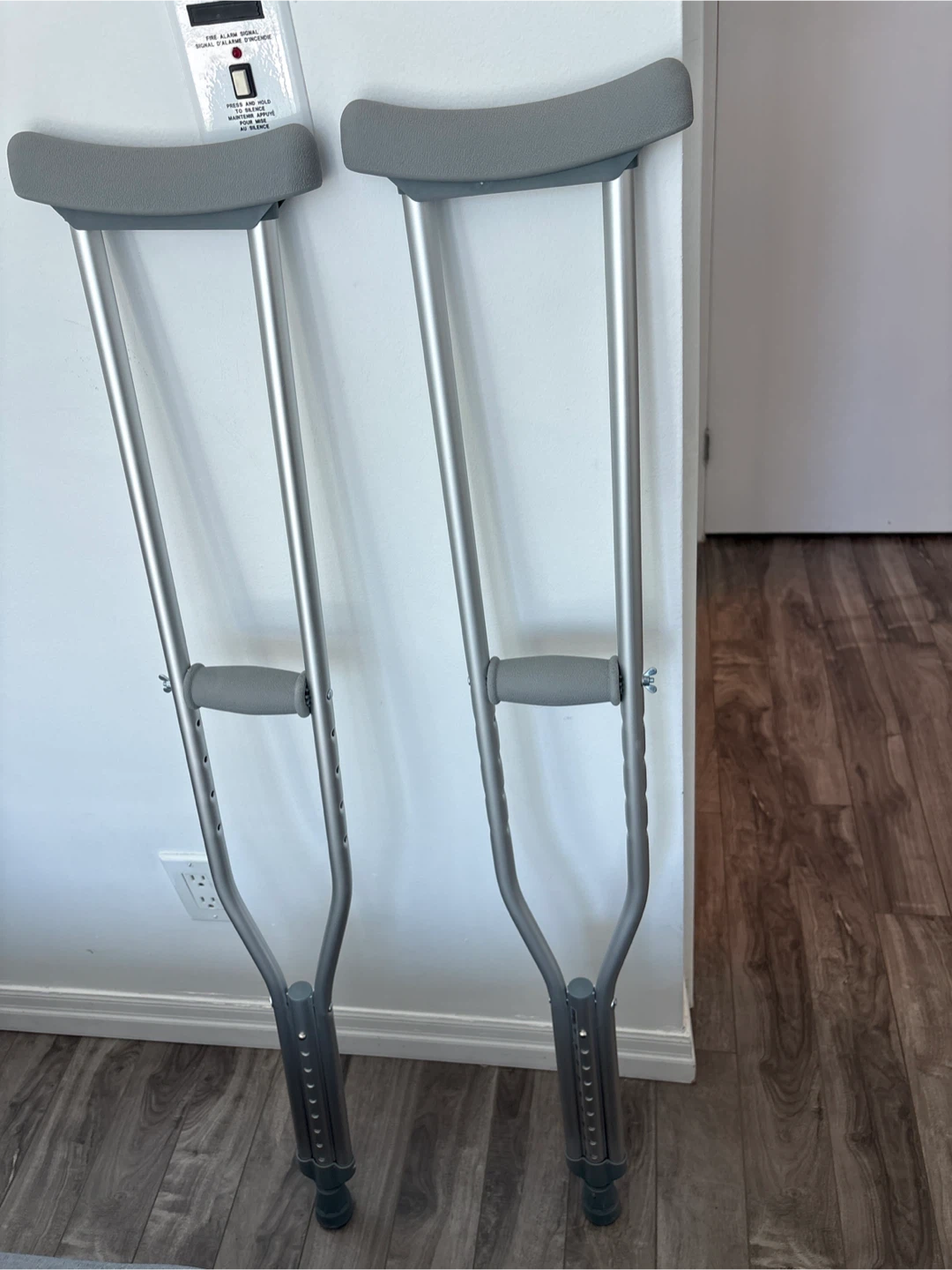 Free- Adjustable Crutches Pair