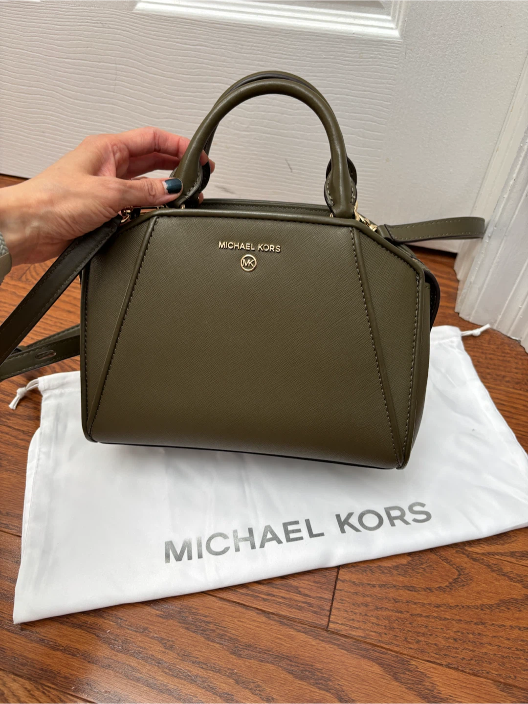 Like new Michael Kors Satchel Olive Green