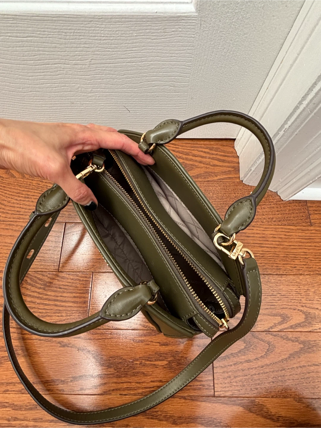 Like new Michael Kors Satchel Olive Green - photo 4