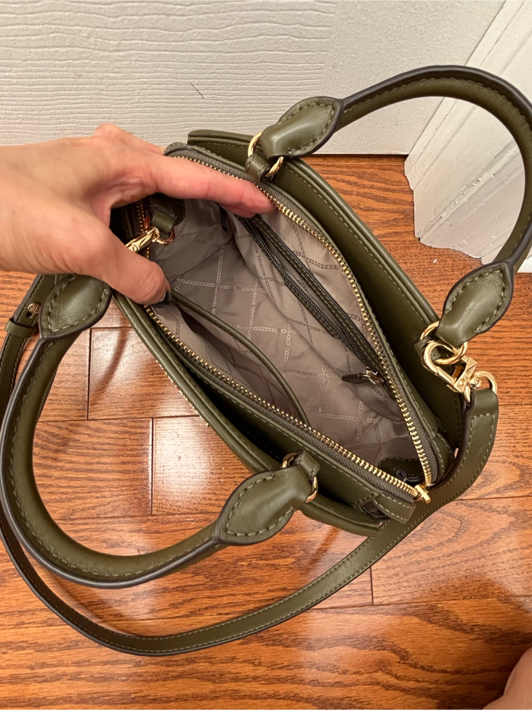 Like new Michael Kors Satchel Olive Green - photo 5