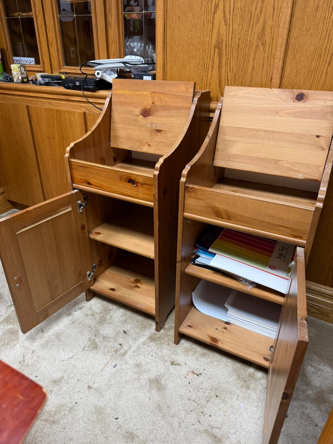 Pair of Pine Wood Nightstands - photo 3