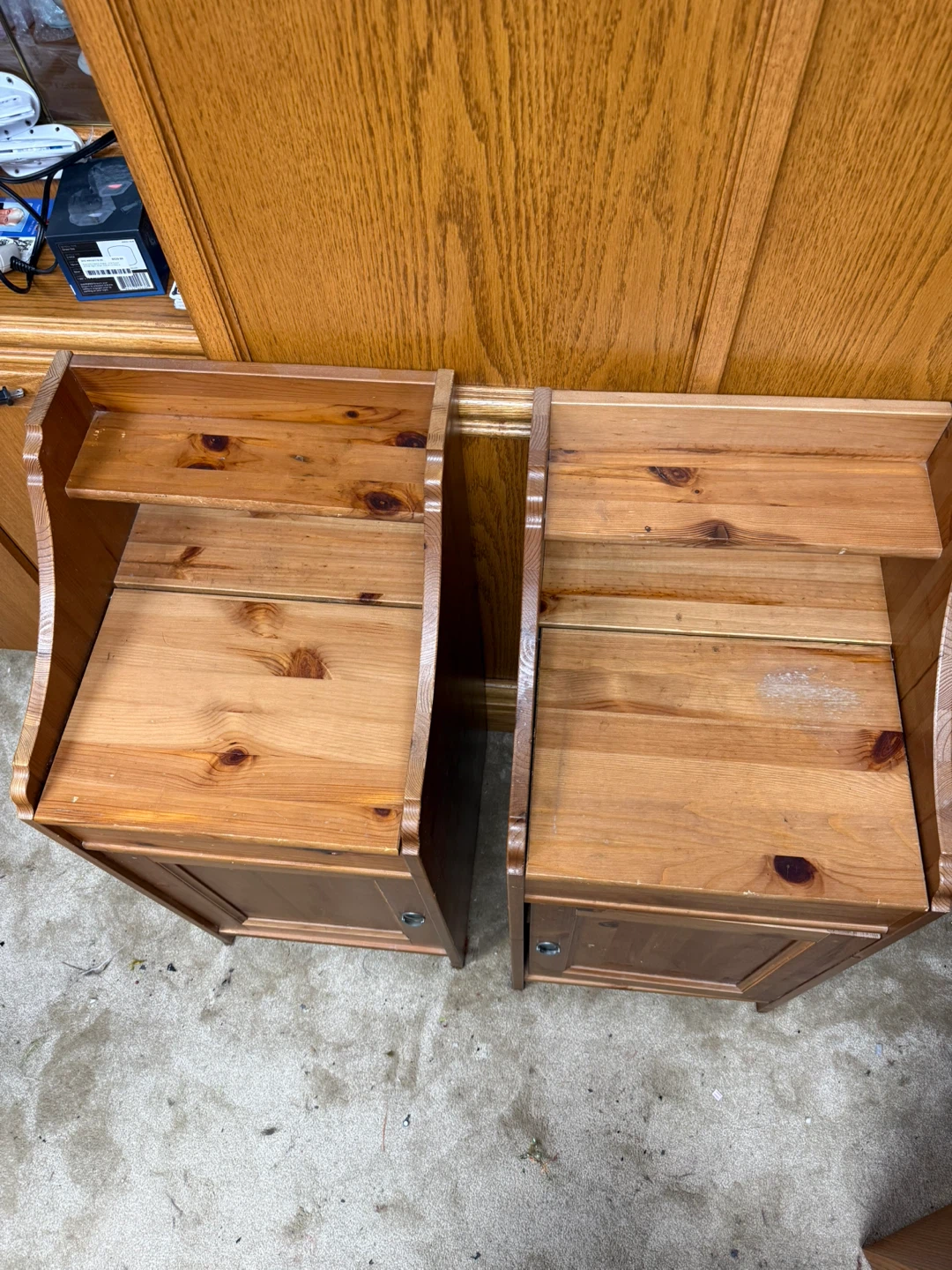 Pair of Pine Wood Nightstands - photo 4