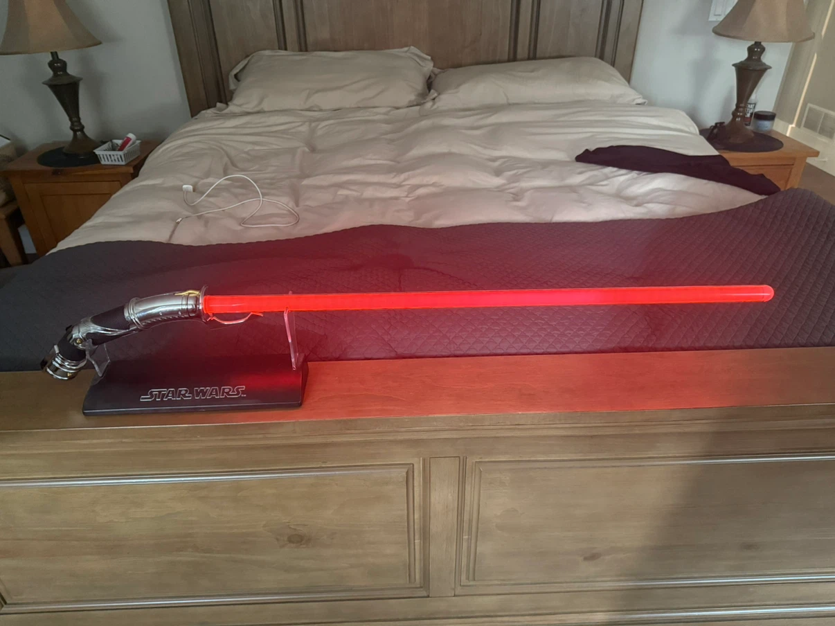 Star Wars Lightsaber and Display Stand - photo 2
