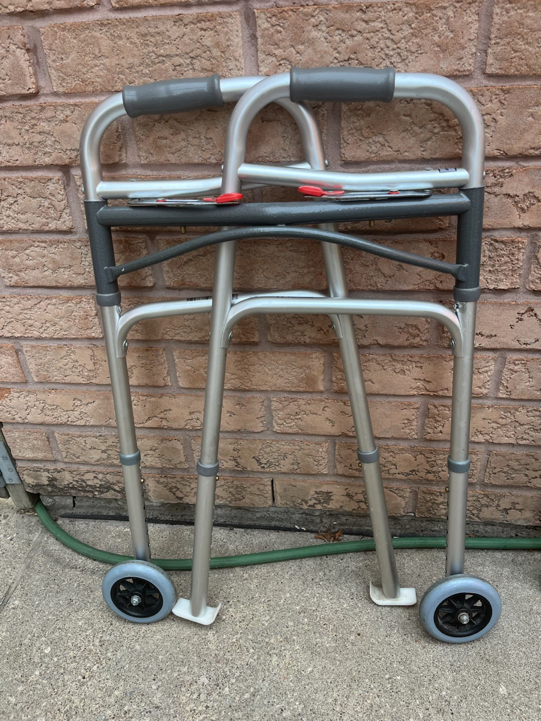 Drive Medical HX5 3-Wheel Walker - photo 3
