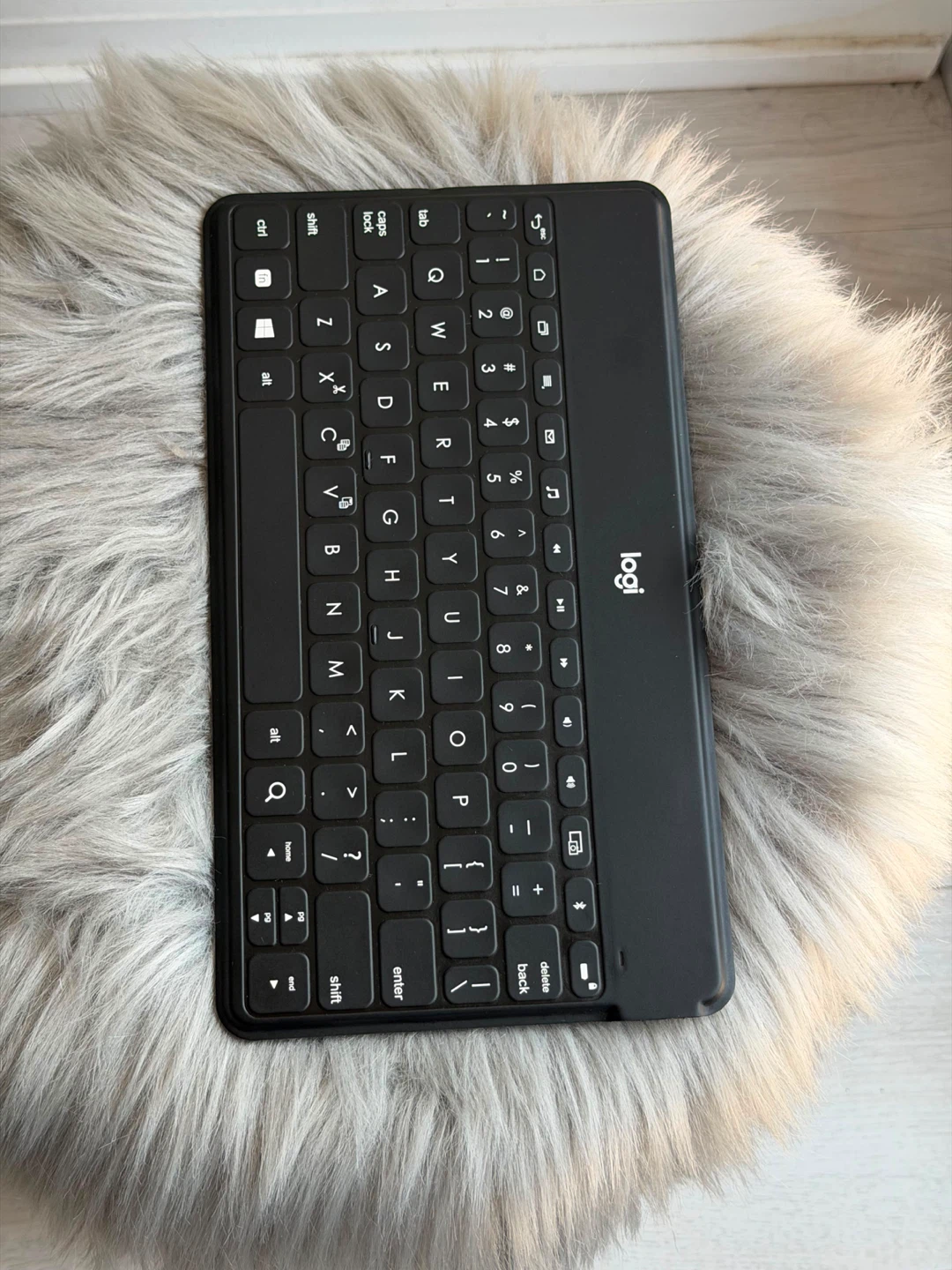 Logitech Wireless Keyboard with Charger and USB Cable - photo 3