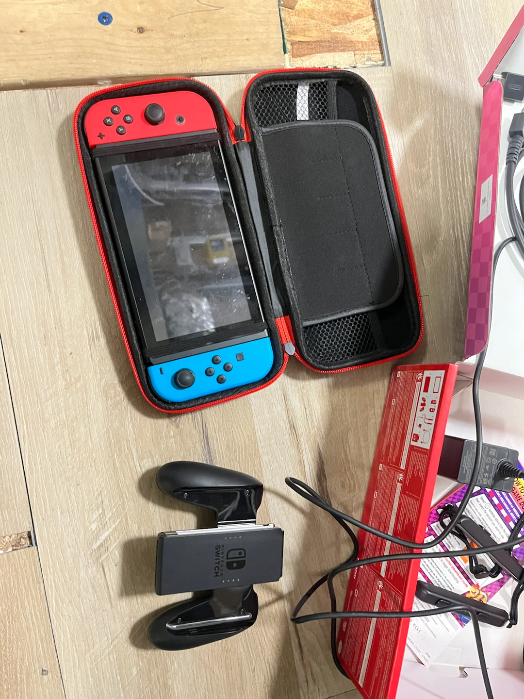 Nintendo Switch Console with Pokémon Scarlet Game - photo 3