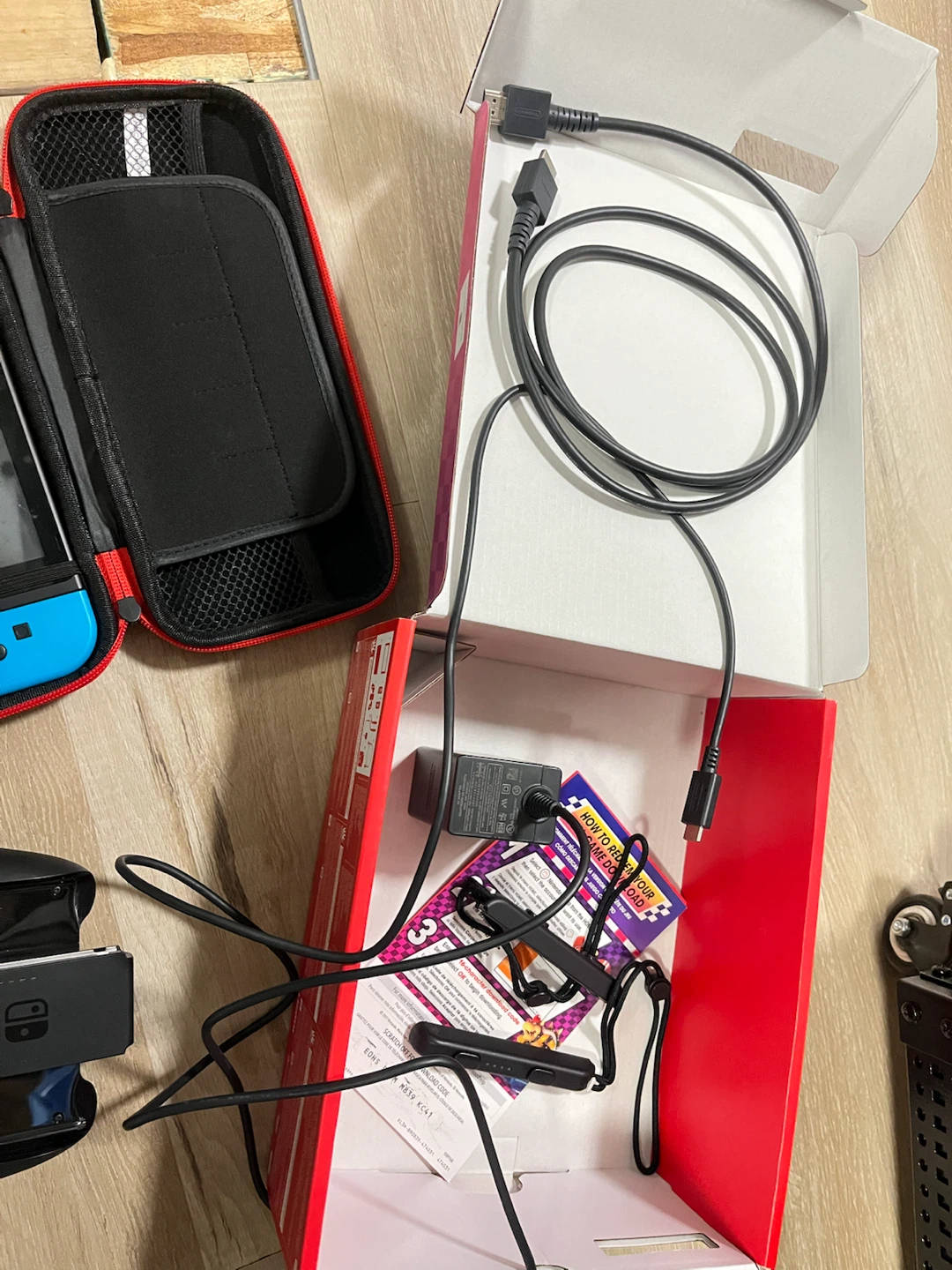 Nintendo Switch Console with Pokémon Scarlet Game - photo 4