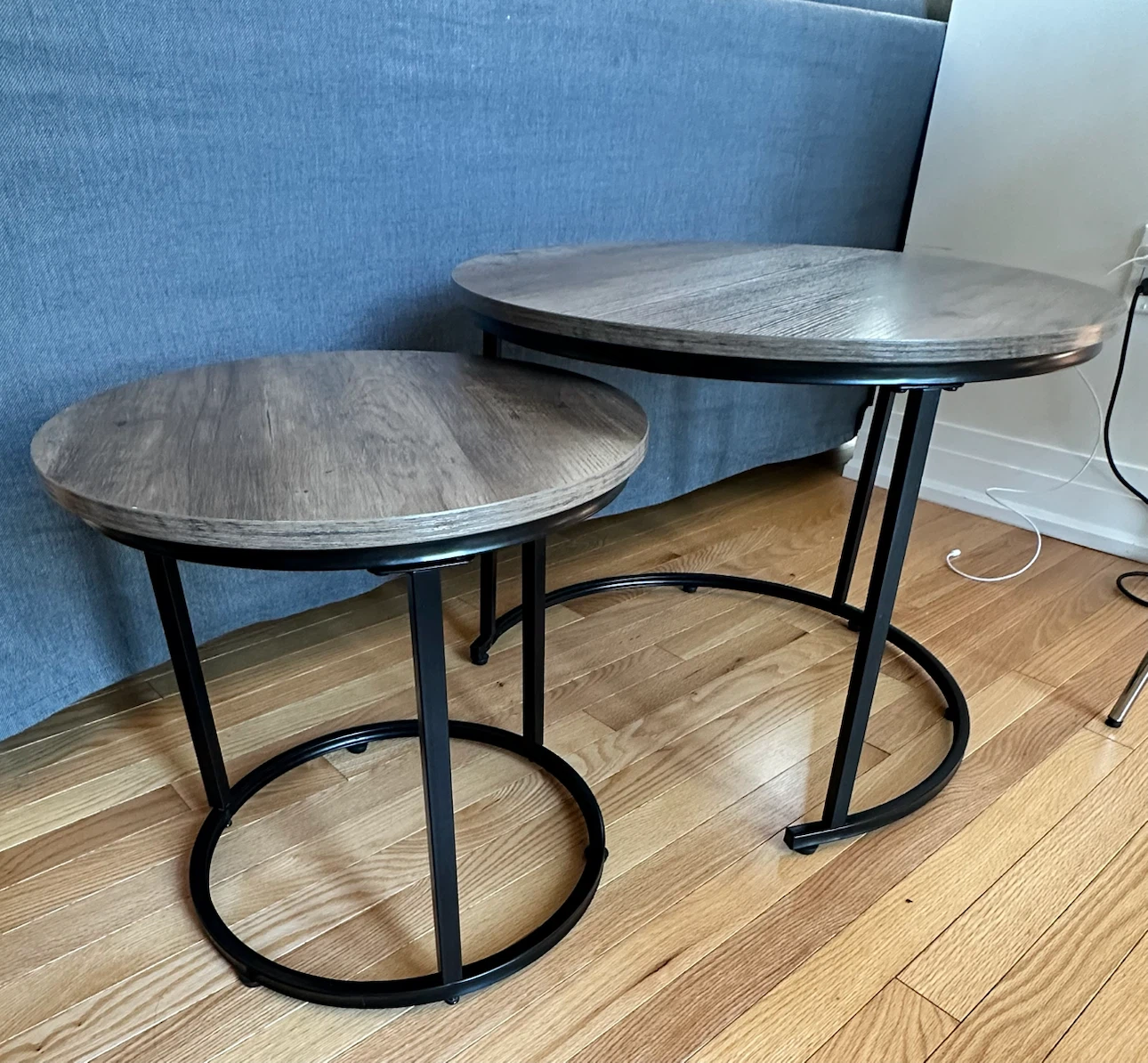 Set of 2 Round Nesting Side Tables - photo 2