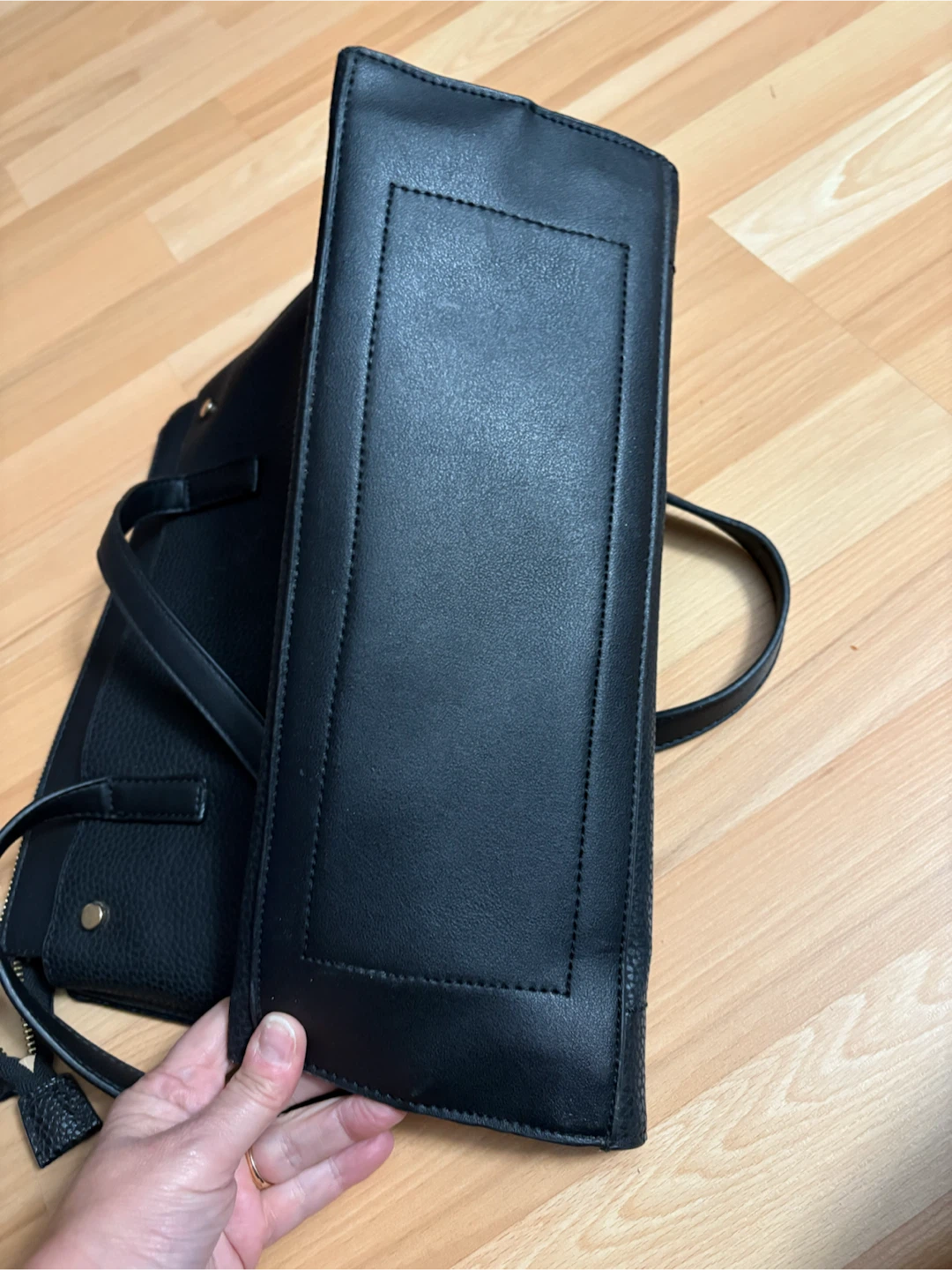 Women’s Black Leather Purse $10 firm Used - photo 2