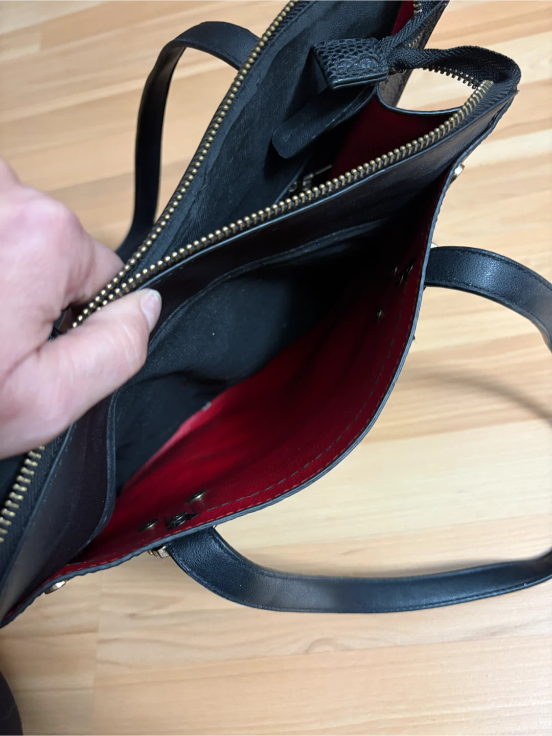 Women’s Black Leather Purse $10 firm Used - photo 3