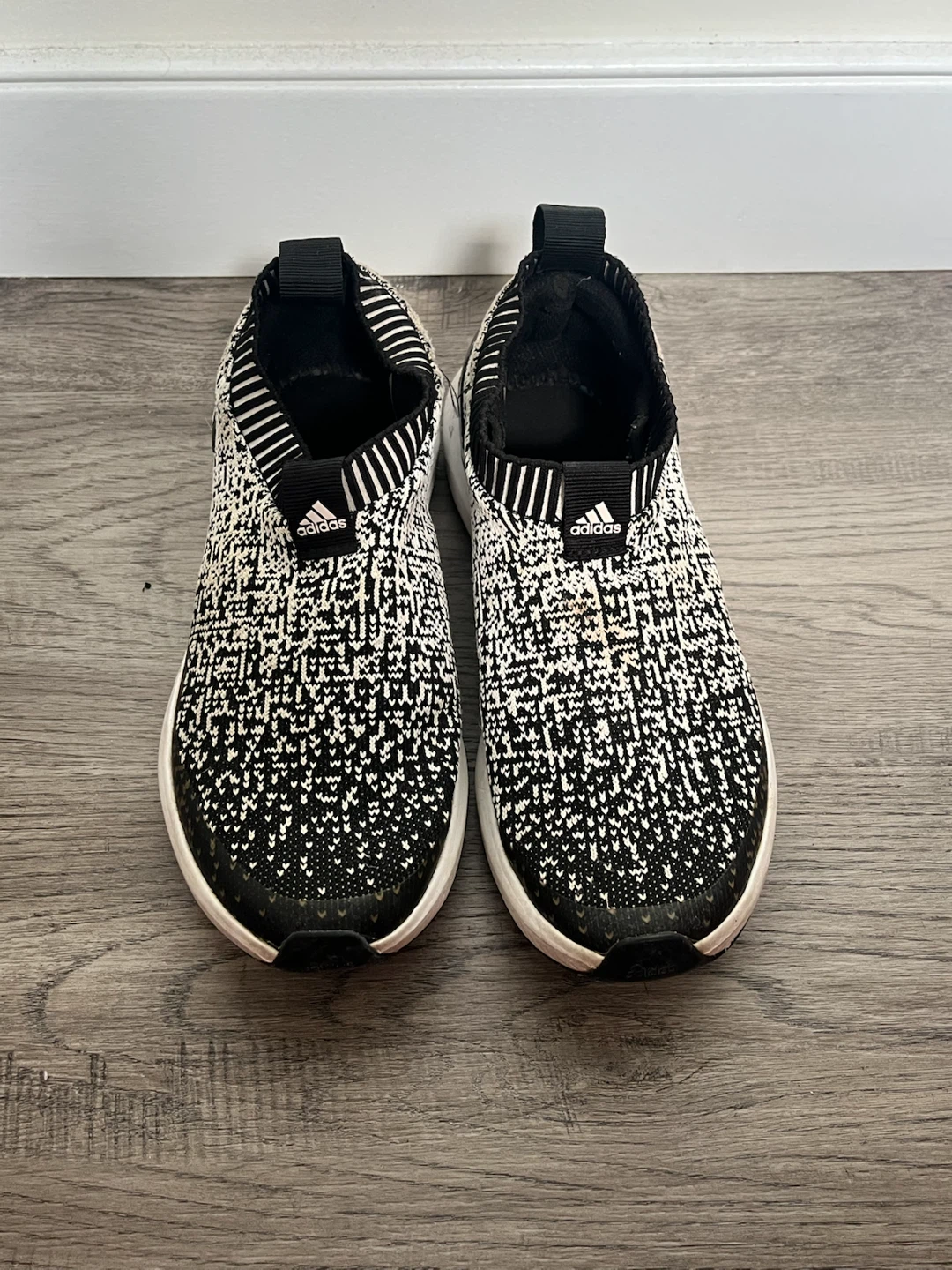 Adidas shoes in size 6