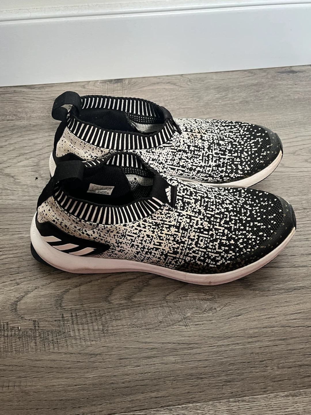Adidas shoes in size 6 - photo 2