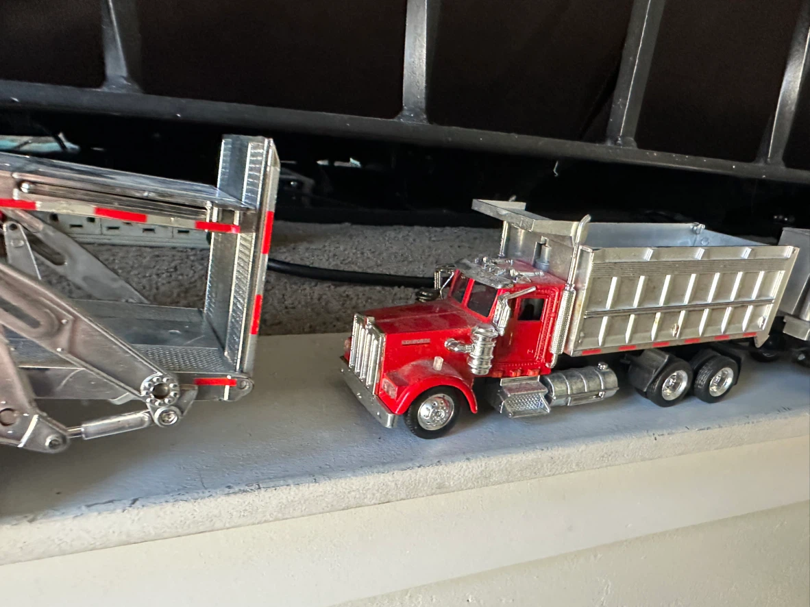 Diecast  Semi Trucks - photo 2