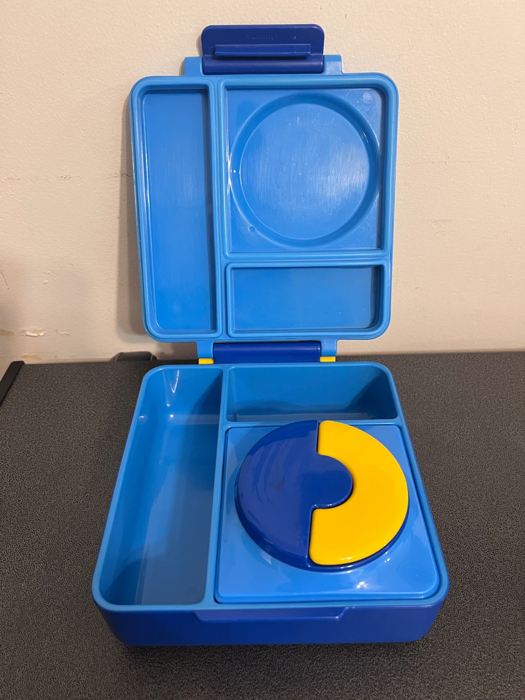 OmieBox Insulated Bento Lunch Box – Monster Blue/Yellow - photo 2