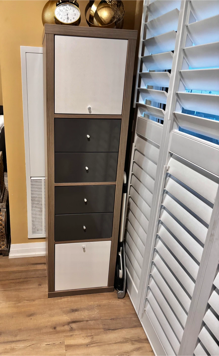 Kallax Shelf + 4 Inserts NEGOTIABLE