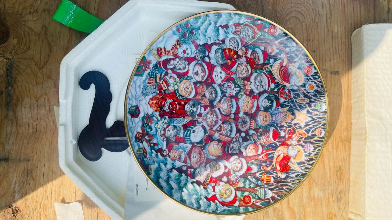 Franklin Mint Santa Claws Decorative Plate