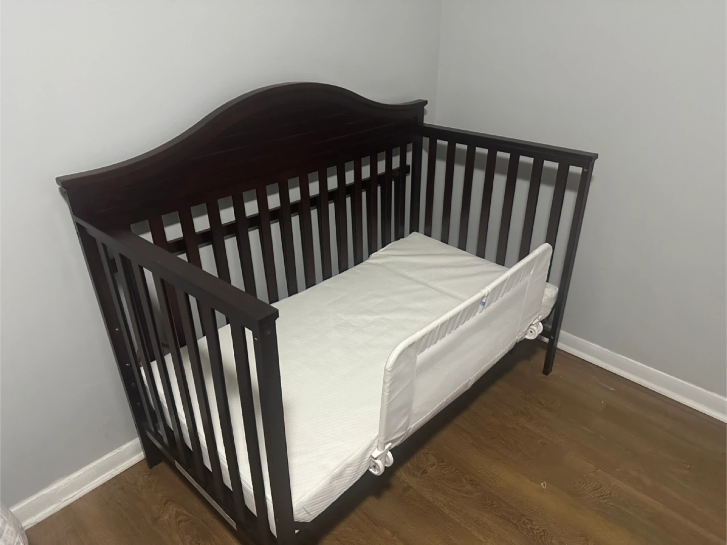 Dark Wood Crib with Toddler Guard Rail and waterproof mattress - photo 2