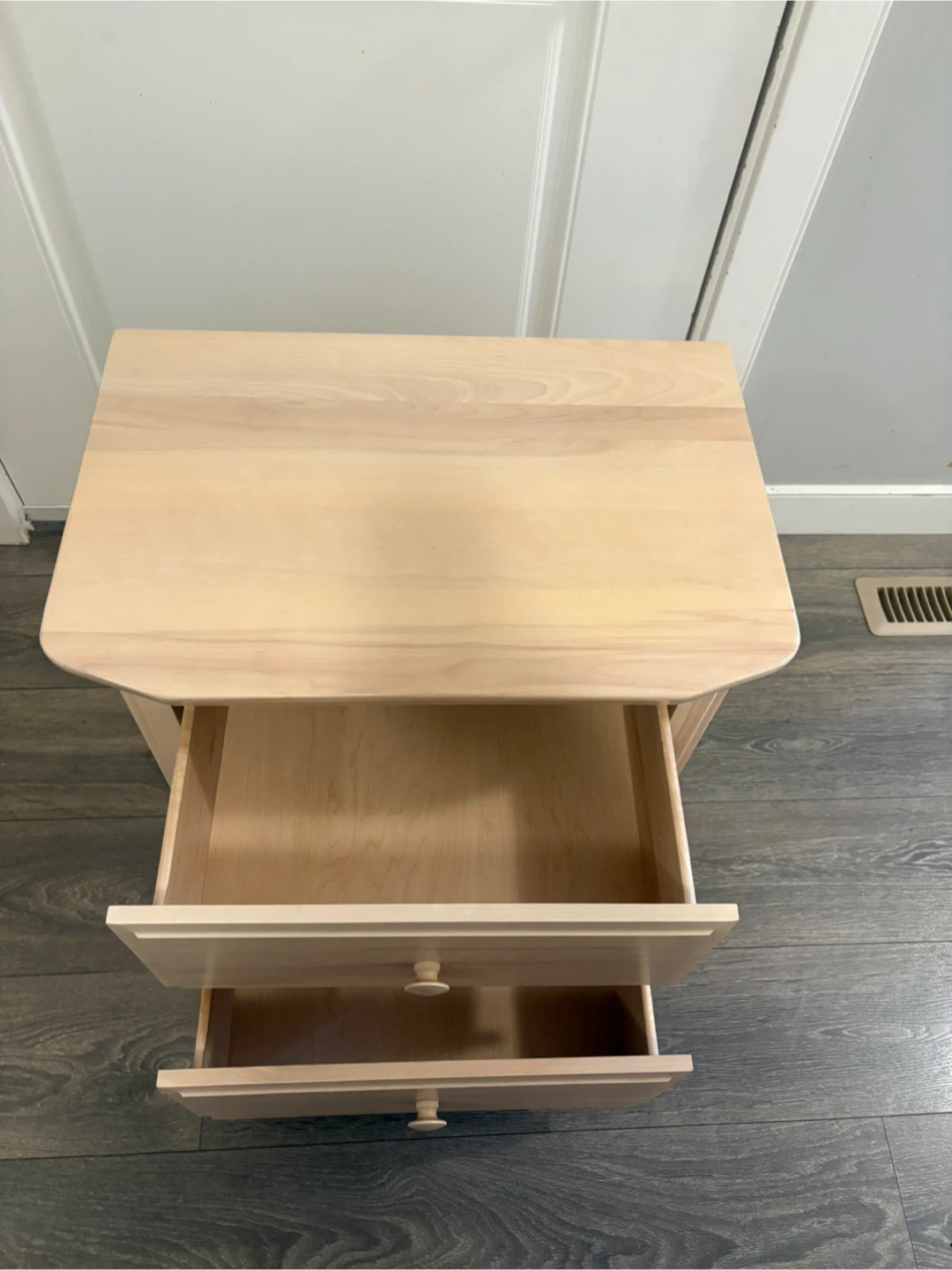 Beautiful Nightstand - photo 4