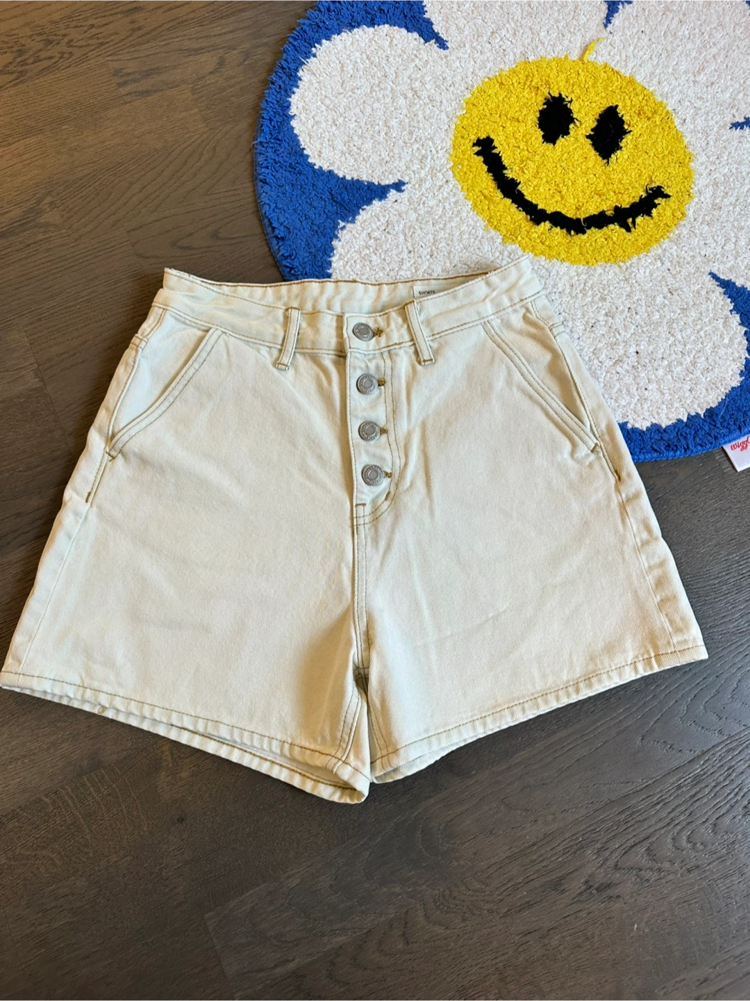 🇰🇷WHO.A.U. Cream Denim Shorts - Size 28