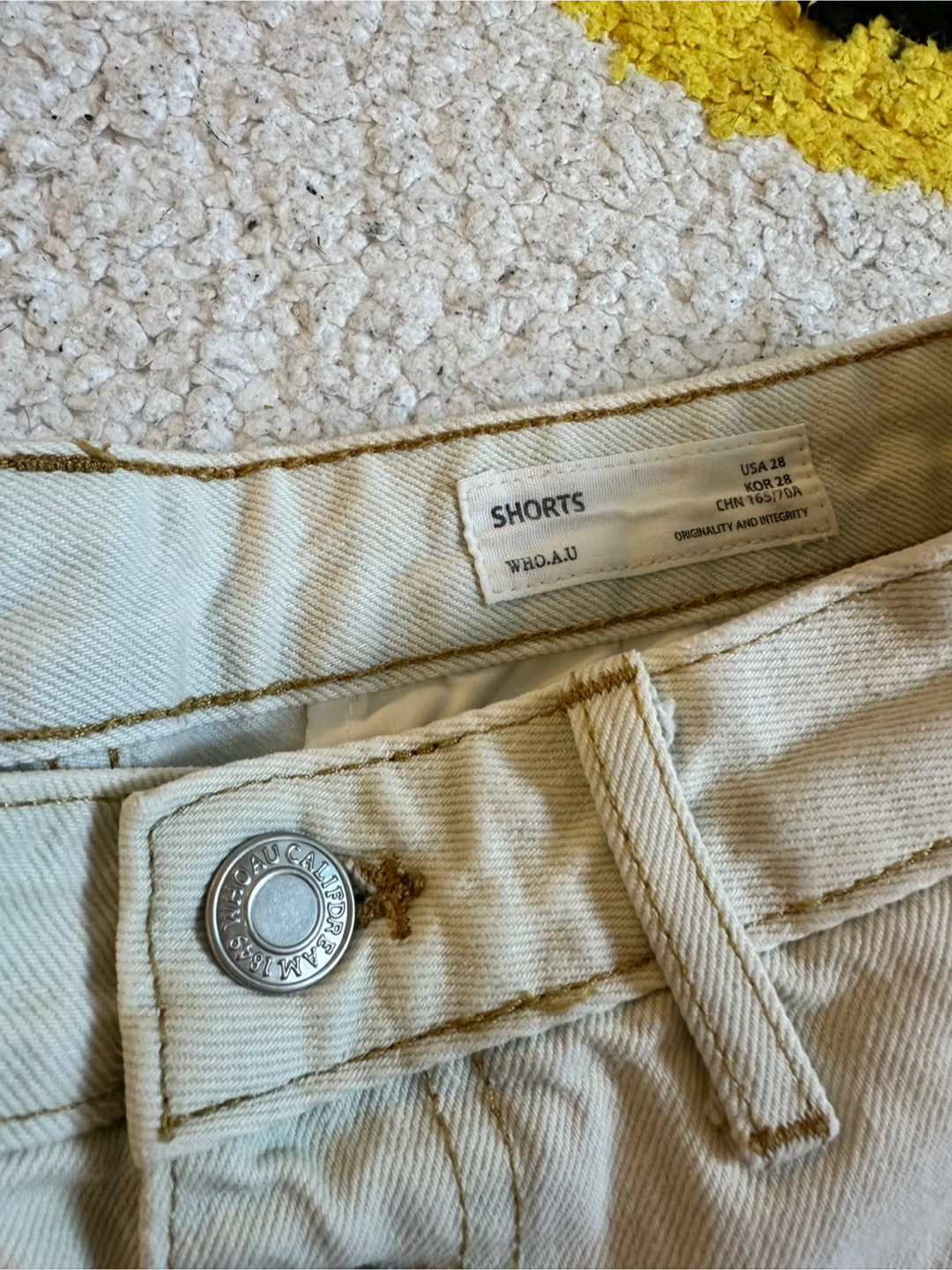 🇰🇷WHO.A.U. Cream Denim Shorts - Size 28 - photo 2
