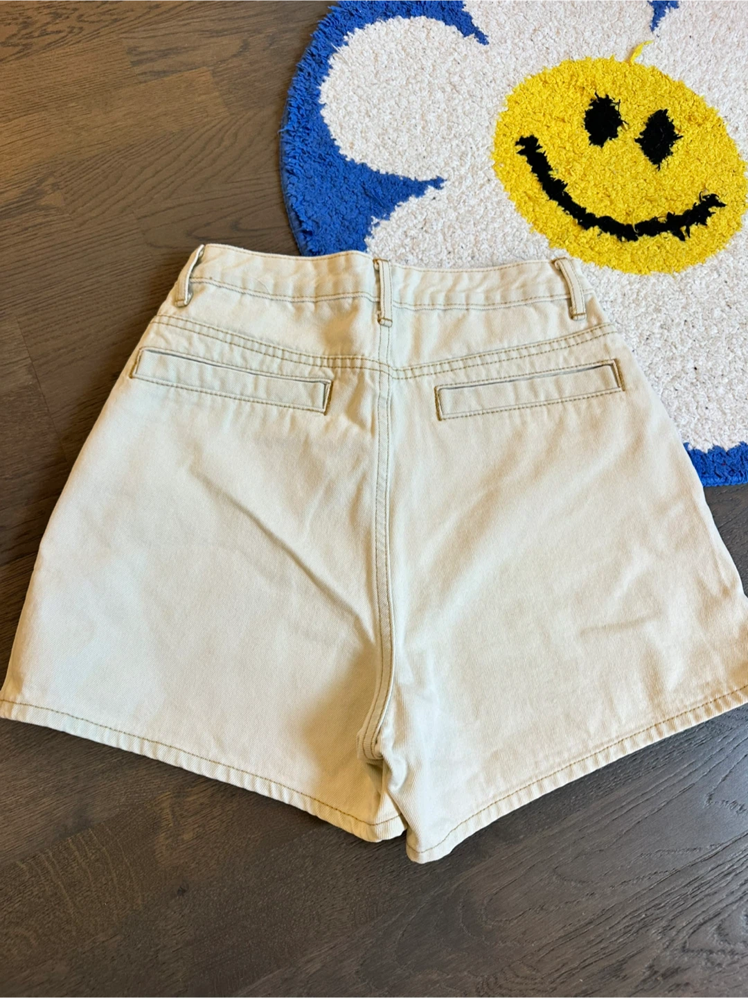 🇰🇷WHO.A.U. Cream Denim Shorts - Size 28 - photo 3