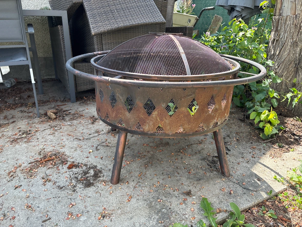 Sunnydaze Crossweave Outdoor Fire Pit with Spark Screen