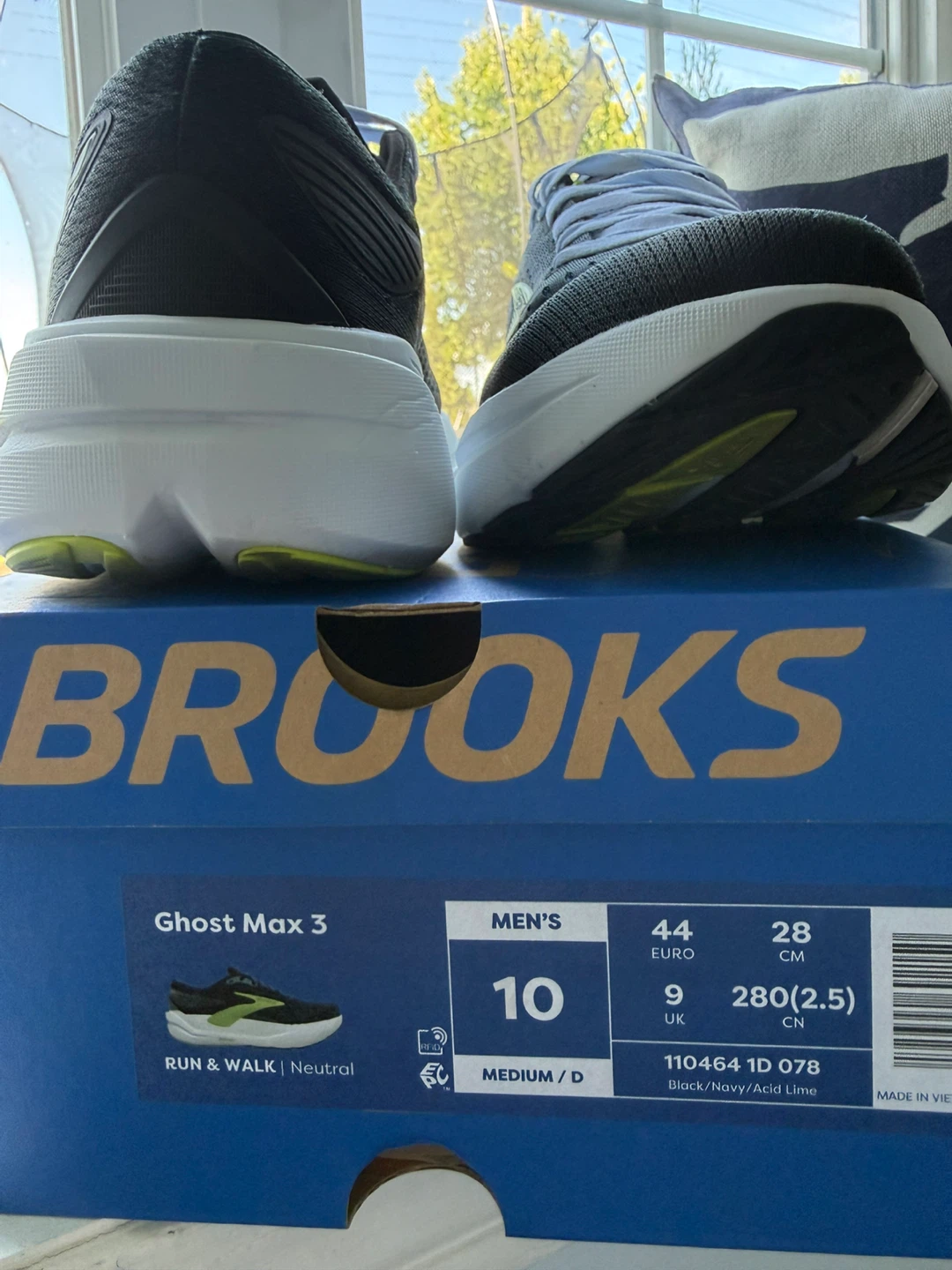 Brooks Ghost Max 3 Men’s size 10 - photo 3