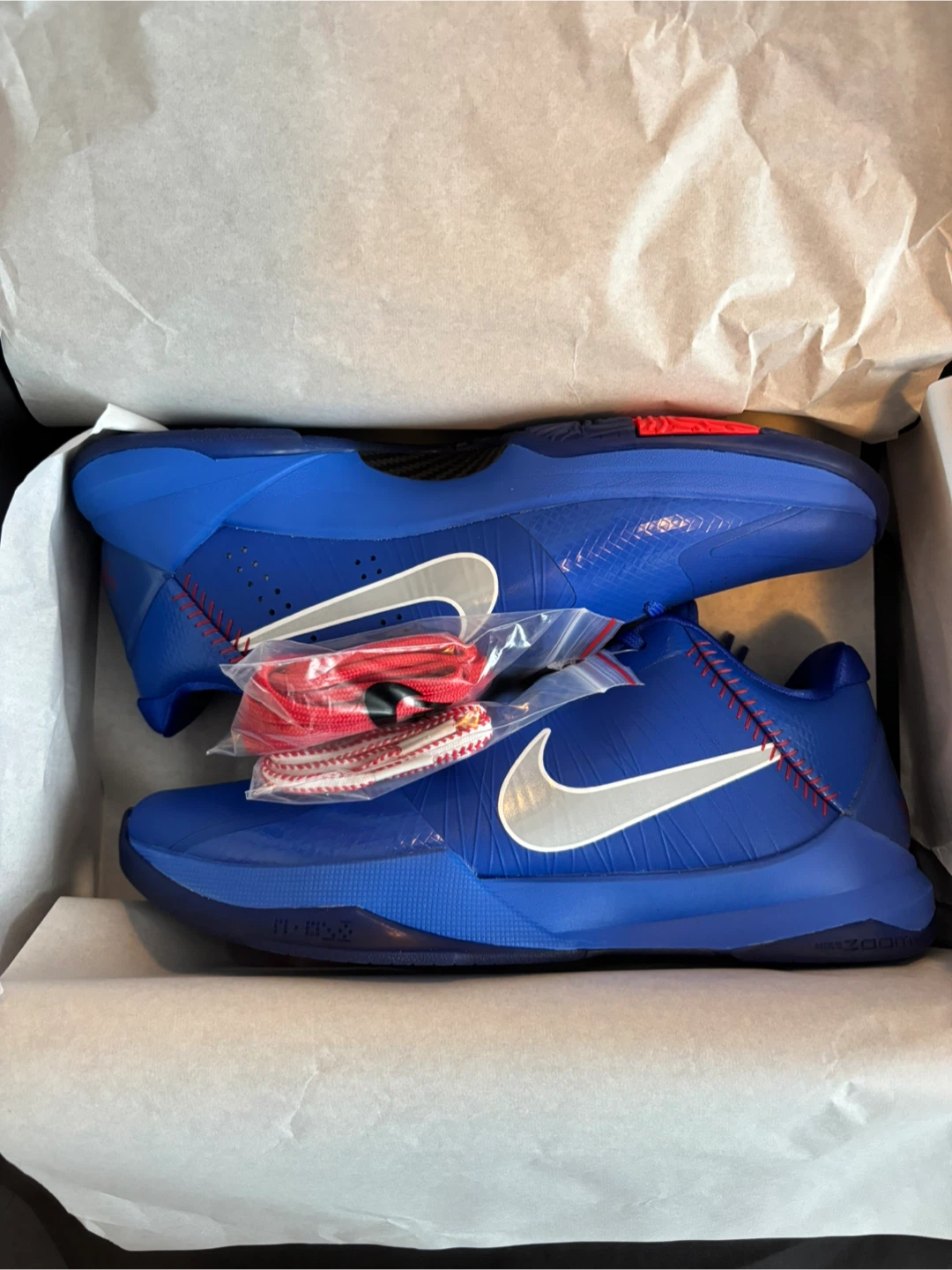 Kobe 5 Dodgers size 10 Men’s/11.5 Women’s