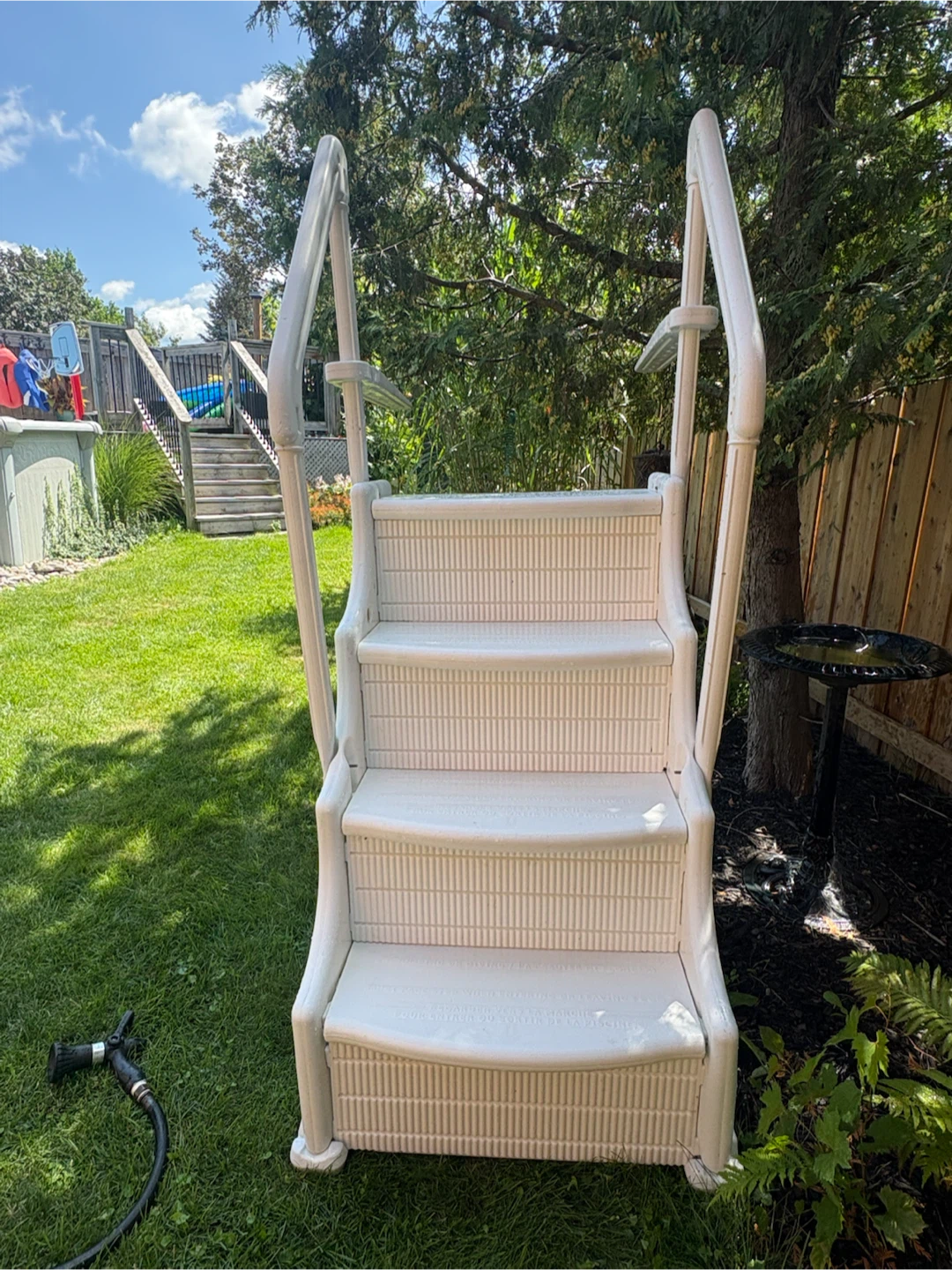 Above ground pool stairs